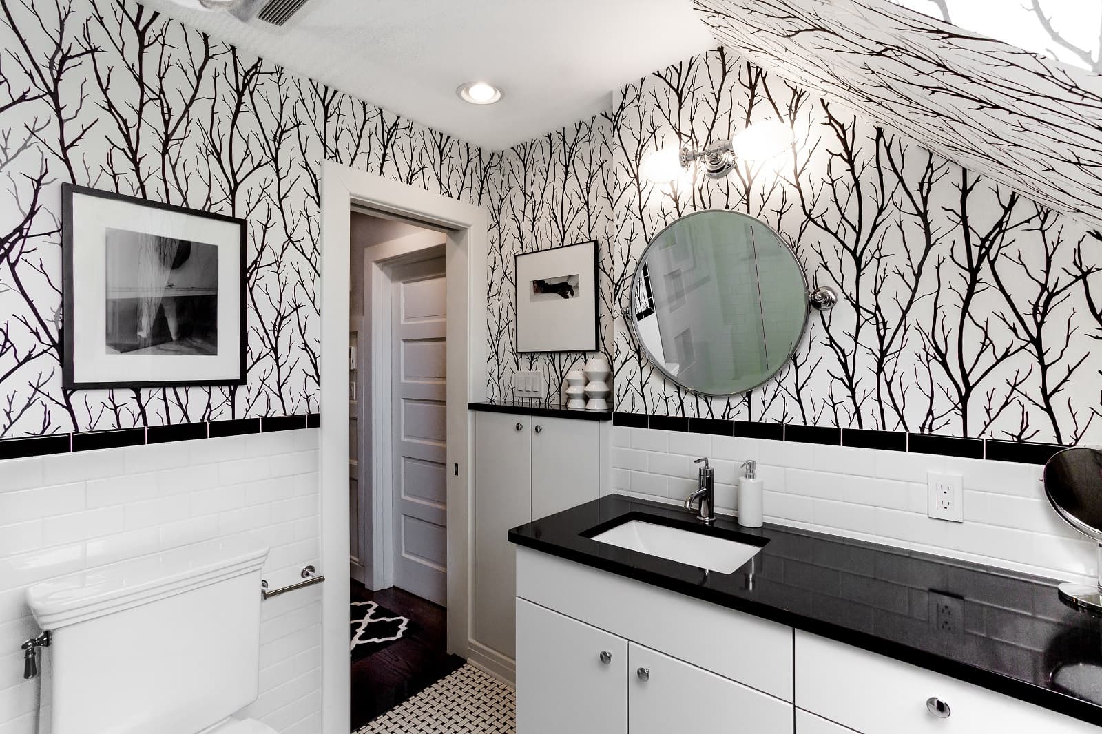 Black & White Bathroom