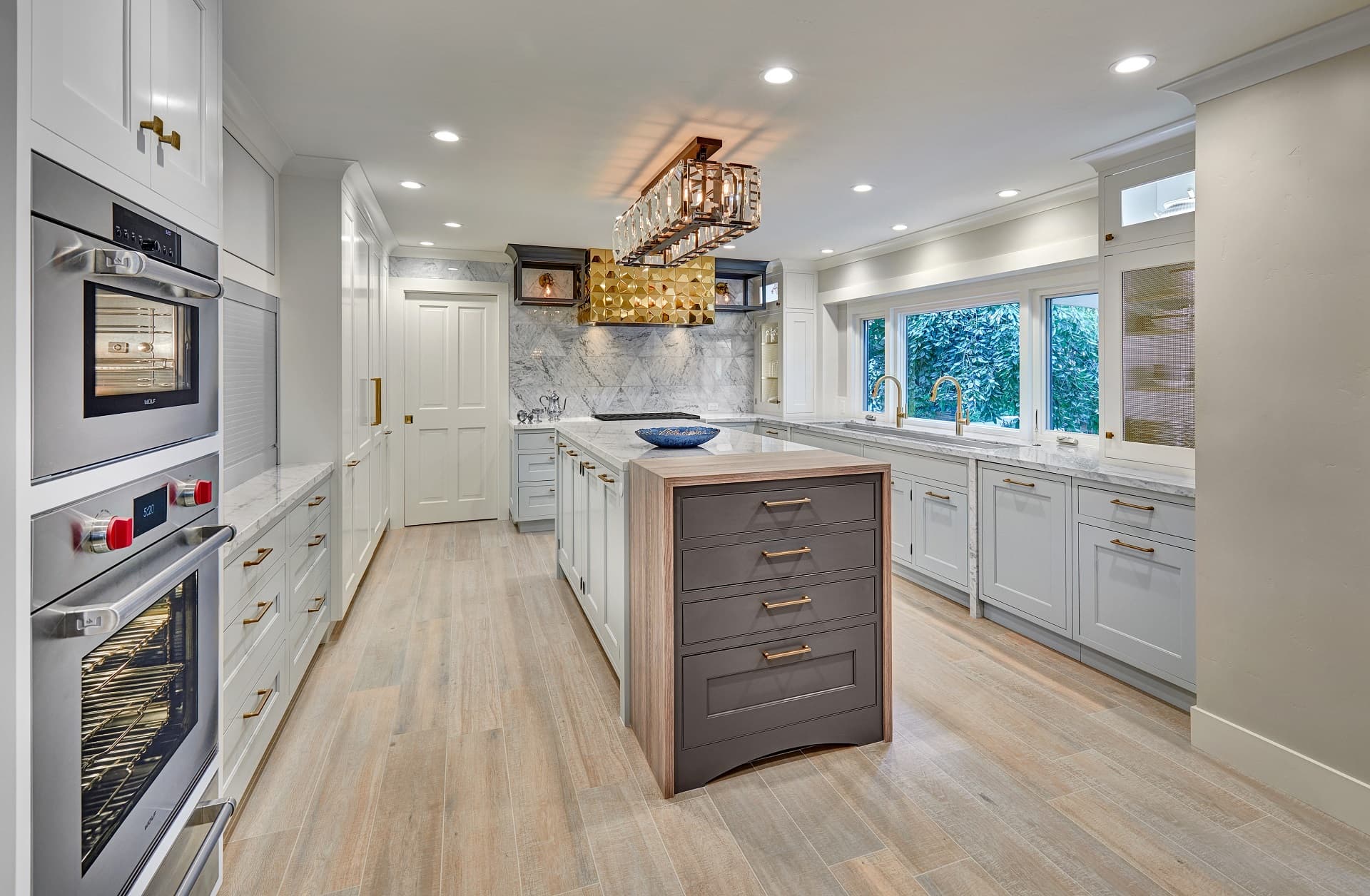 Modern Transitional Kitchen With Gold Accent