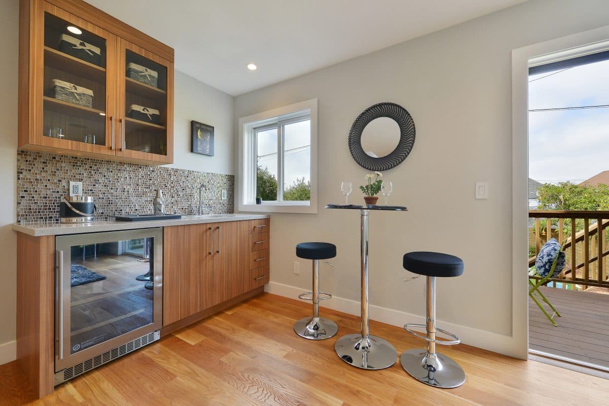 Small Contemporary Bar