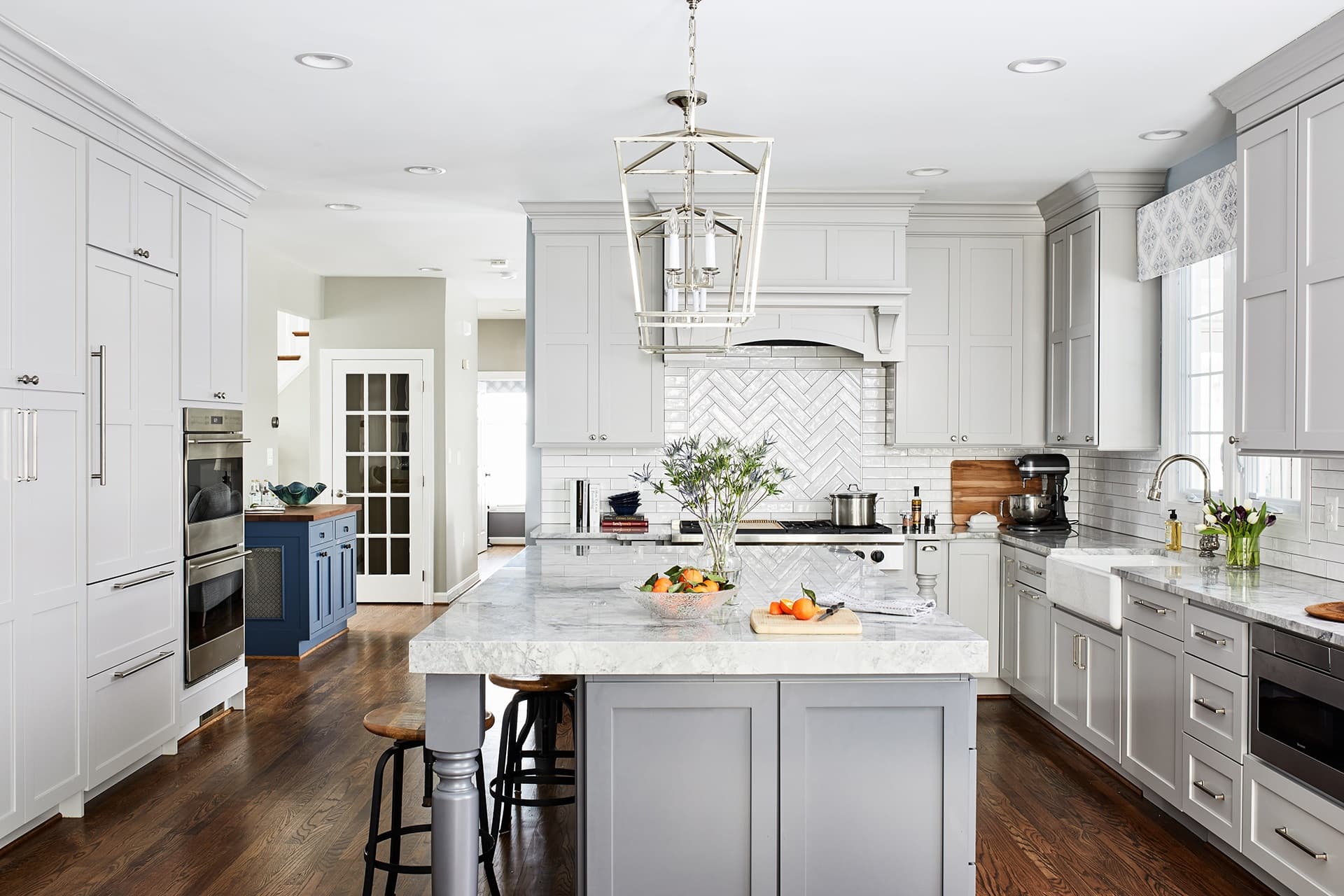 Transitional Light Grey Kitchen With Dark Grey Island