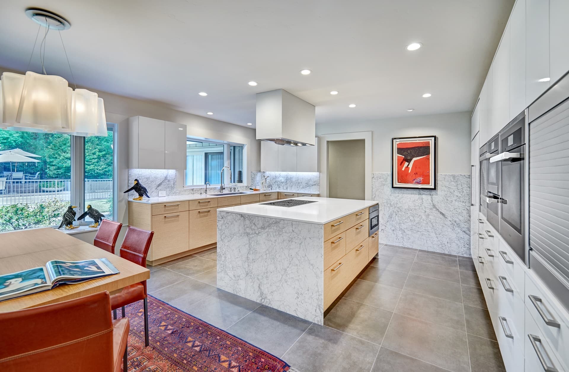 White Modern Kitchen With Ev Oak